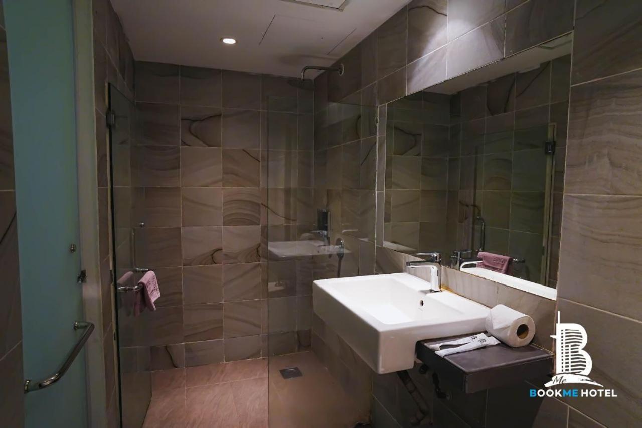 Bookme Hotel Johor Bahru Kültér fotó